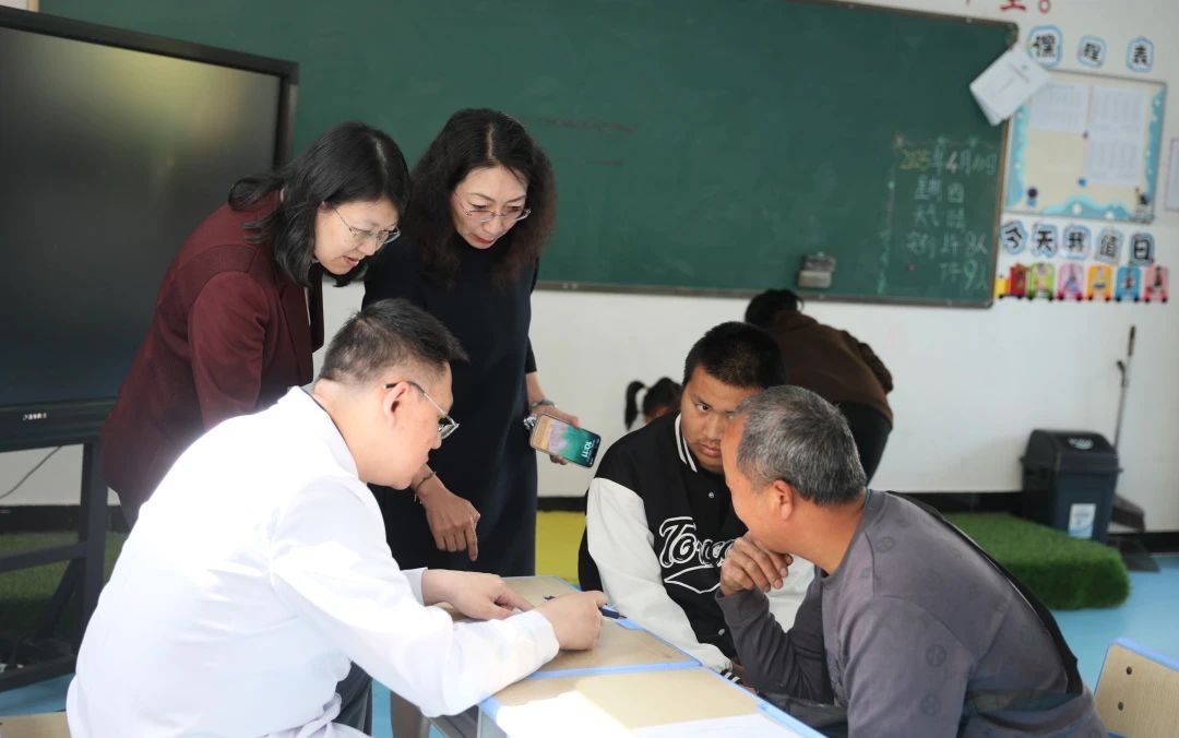 【沪上春风送希望 医者仁心护健康】best365官方网站联合上海壹博医疗集团赴大理开展爱心义诊活动