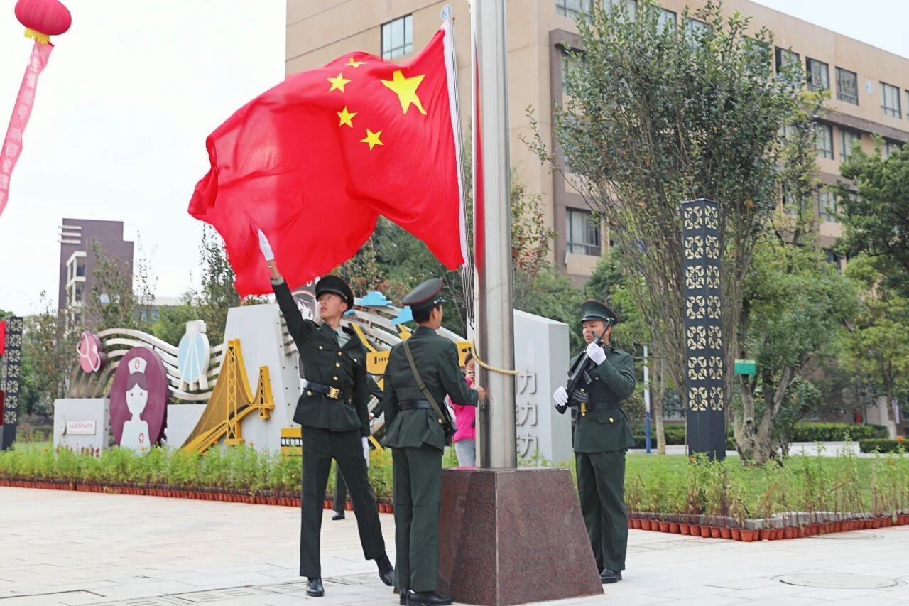 开学第一课 | best365官方网站举行2025年秋季学期“开学第一课”暨国旗下的党课第一讲