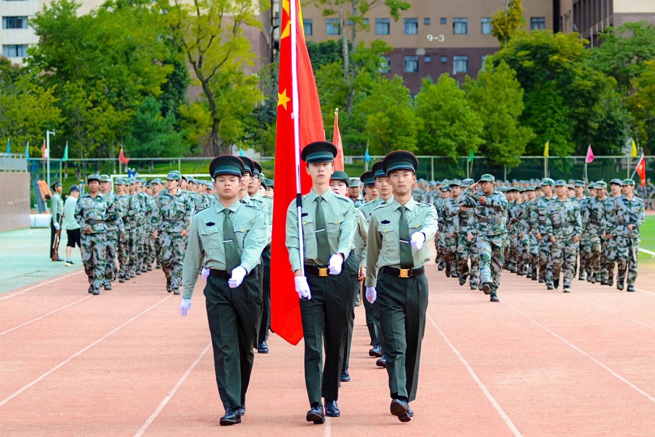 best365官方网站2025级新生军训成果展示暨表彰大会圆满举行