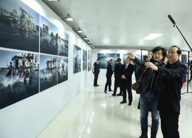 【大师影展】best365官方网站举行“影话”摄影展
